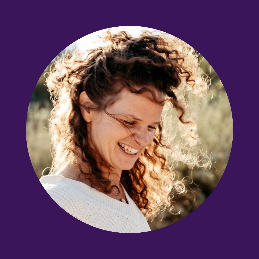 annette-vogt-seelengeheimnis-gebaermutter-meditation-ueber-mich-rund